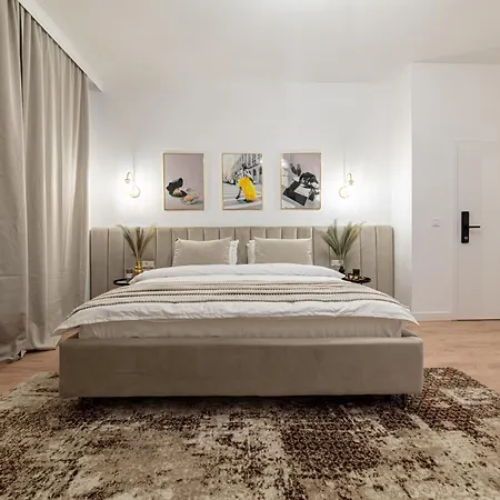Square Haven - Modern With Ac