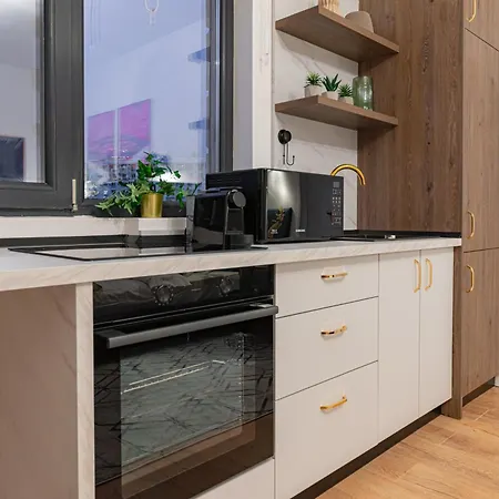Square Haven - Modern With Ac * Bucarest